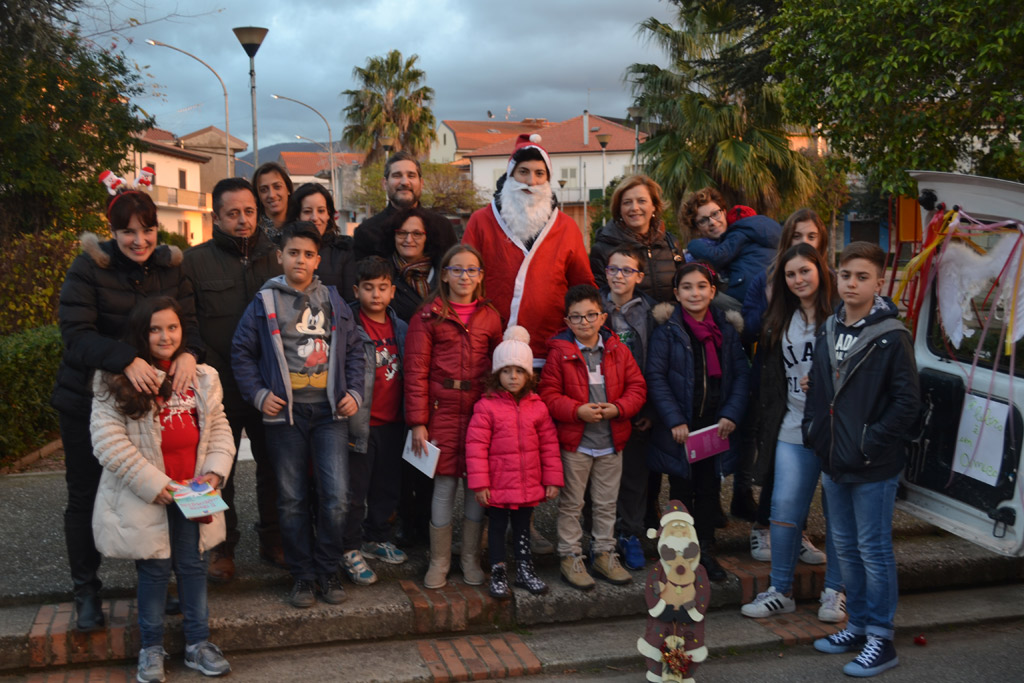 “Un libro sotto l’albero in tour” per i ragazzi di Curinga