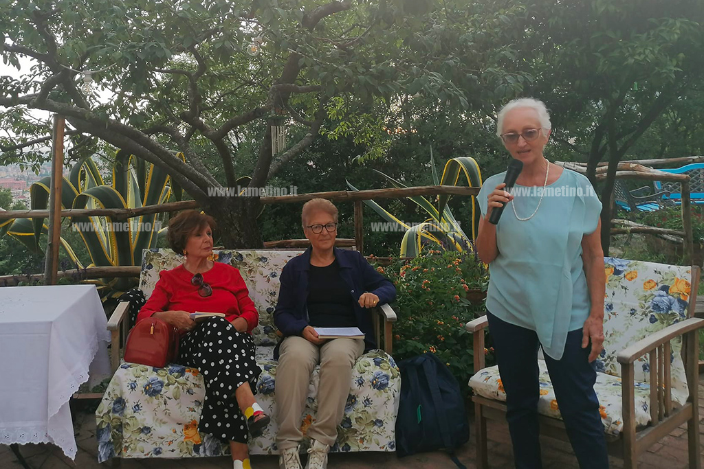 Lamezia, la poesia come rinascita nel libro “Al tramonto del giorno” di Marinella Vitale 