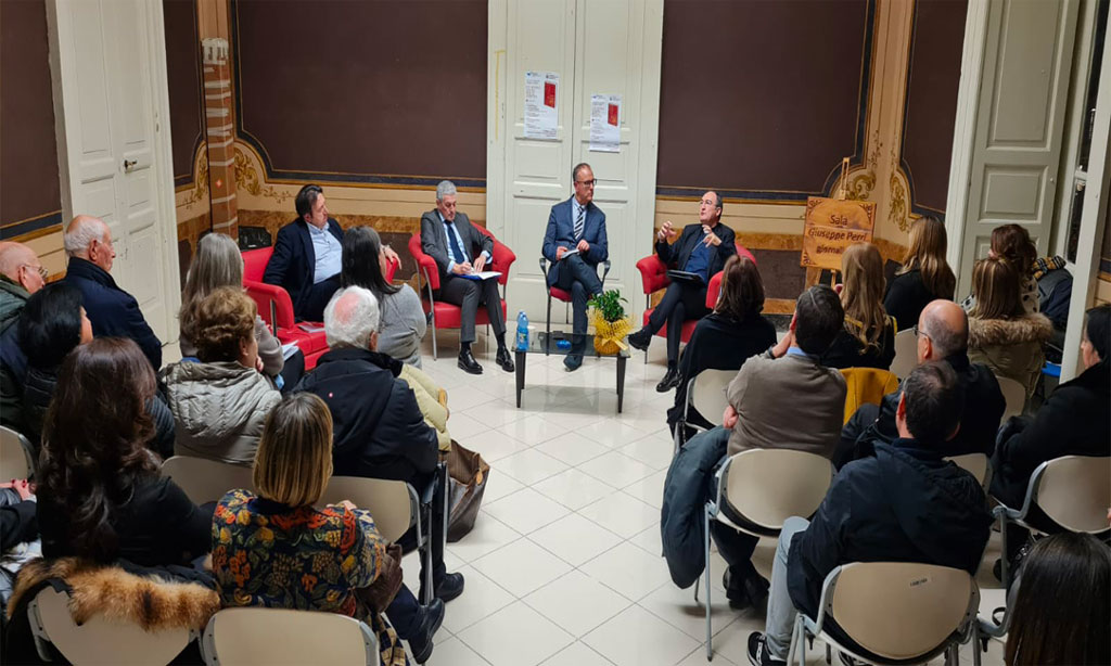 Lamezia, presentato libro “Un nuovo volto per il diritto” di Eugenio