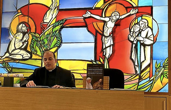 Conclusa a Roma mostra su Benedetto XVI con presentazione libro del sacerdote lametino Aldo Figliuzzi 