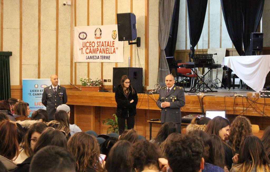Lamezia, a scuola con la guardia di finanza: al via sesta edizione progetto "Educazione alla legalità economica"
