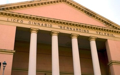 Calabria: Nessun commento dal Ministero dopo aggressione a vicepreside liceo Cosenza