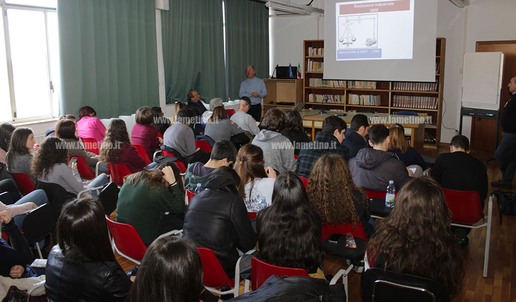 Lamezia, le applicazioni della robotica nella vita quotidiana: lectio magistralis al liceo "Fiorentino"