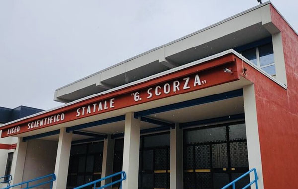 Genitore prende a schiaffi un dirigente scolastico a Cosenza, denunciato - Reazioni