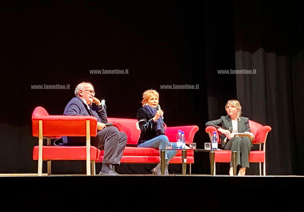 Giornalismo e grandi inchieste, presentato a Lamezia l’ultimo libro di Lilli Gruber: "Raccontare i fatti senza condizionamenti"