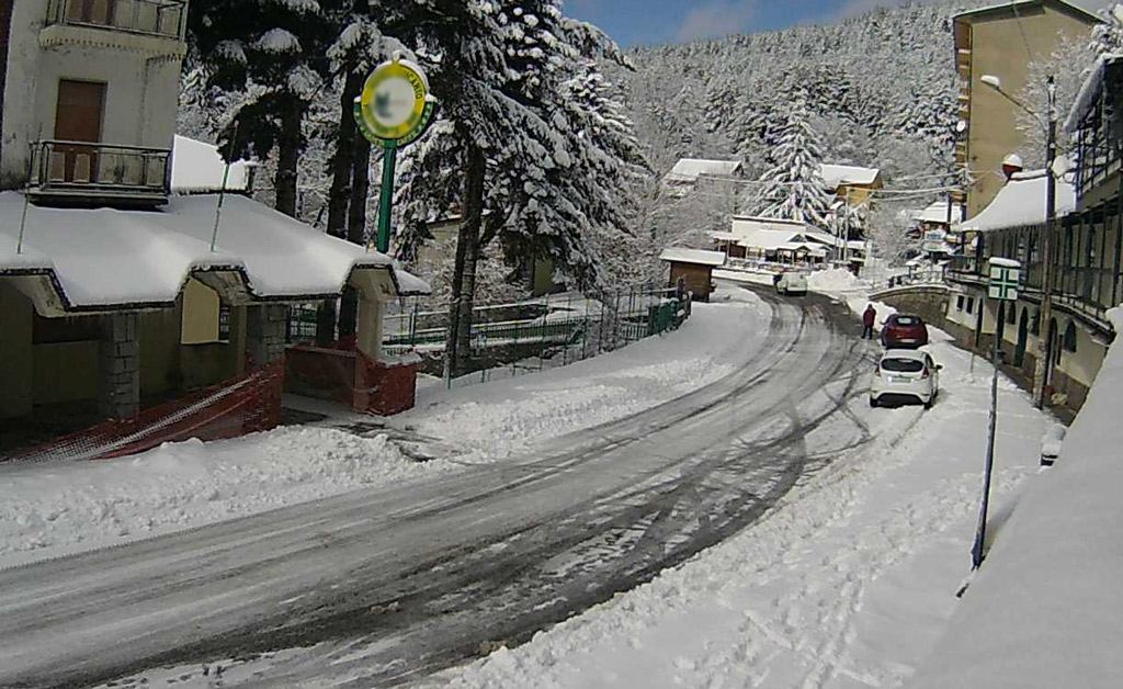 Maltempo, neve e pioggia in Calabria: disagi alla viabilità
