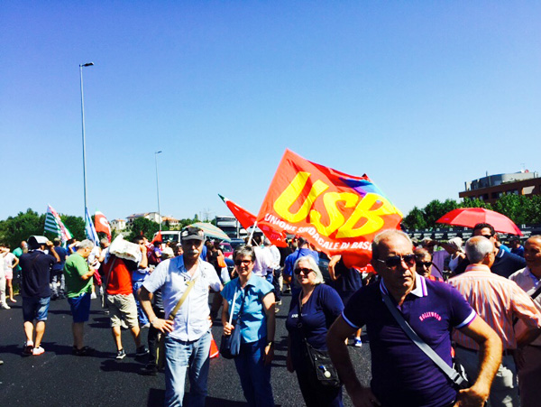 Protesta Lsu-Lpu, bloccato svincolo A3 a Cosenza e imbarco traghetti a Villa