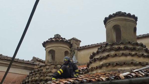Fulmine danneggia lucernario chiesa a Caulonia 