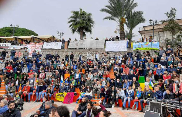“Riace non si arresta”, iniziata manifestazione a sostegno dell'ex sindaco Lucano