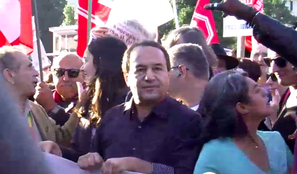 A Roma migliaia in piazza con Lucano contro razzismo e dl Sicurezza: "Riace non si ferma"