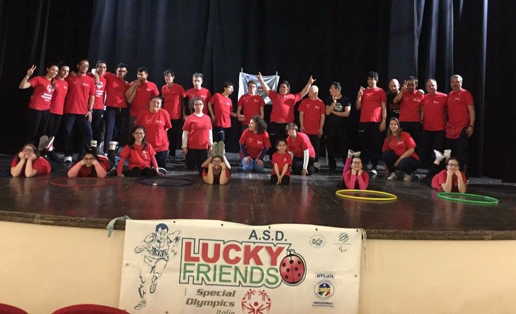 Lamezia, “Le strane olimpiadi” con gli atleti della Lucky Friends il 21 maggio al teatro Costabile