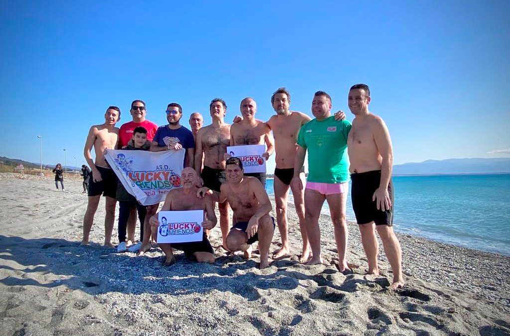 Lamezia, tuffo di inizio anno nuovo per la "Asd Lucky Friends" - VIDEO