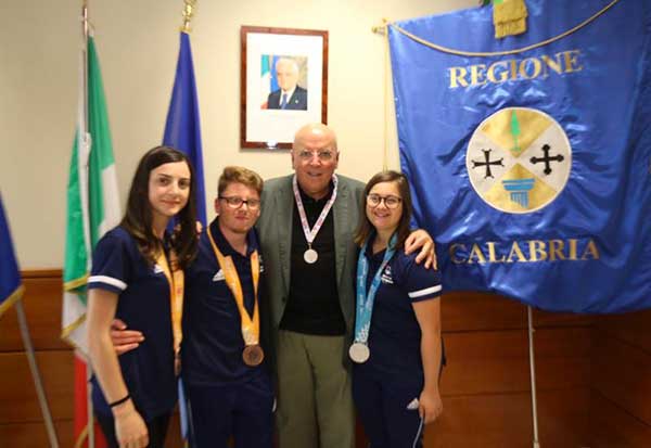 Gli atleti lametini della Lucky Friends accolti in Cittadella da Oliverio