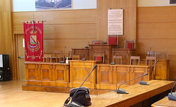 luisi-sala-consiliare-ridotta_966d1.jpg