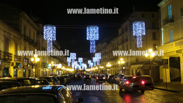 Lamezia: Si accendono le luci di Natale in centro