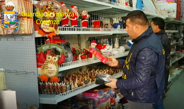Sequestrati a Cosenza oltre 7 milioni di giocattoli natalizi e luminarie pericolose