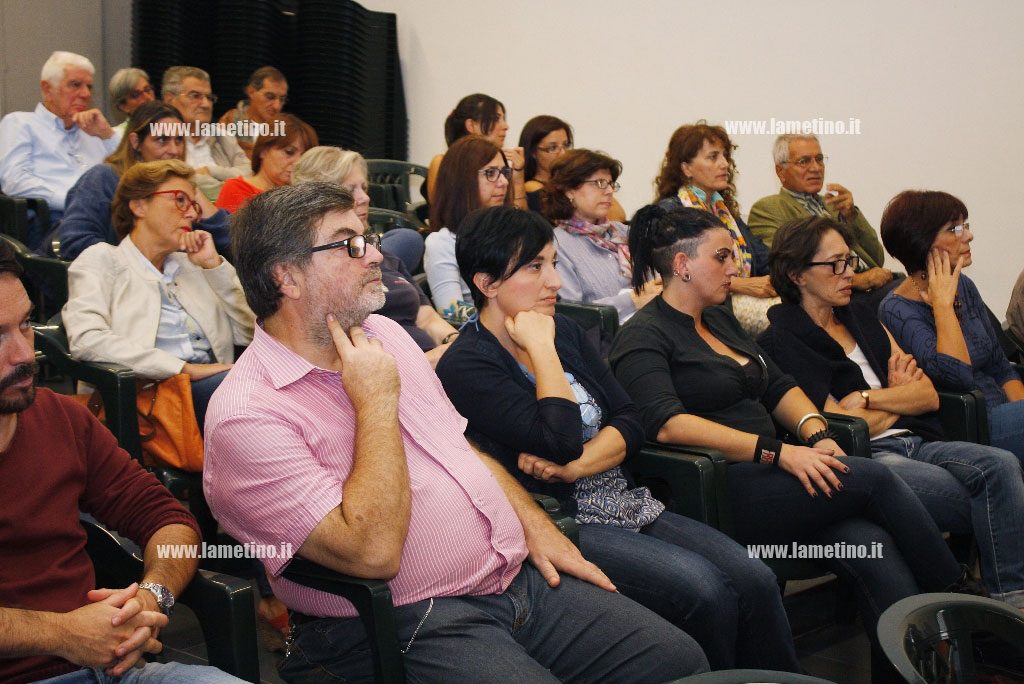 m5s-puliamo-aria1-260915.jpg