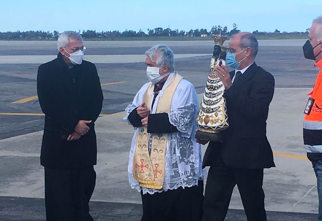 Arrivata all'aeroporto di Crotone la statua della Madonna di Loreto