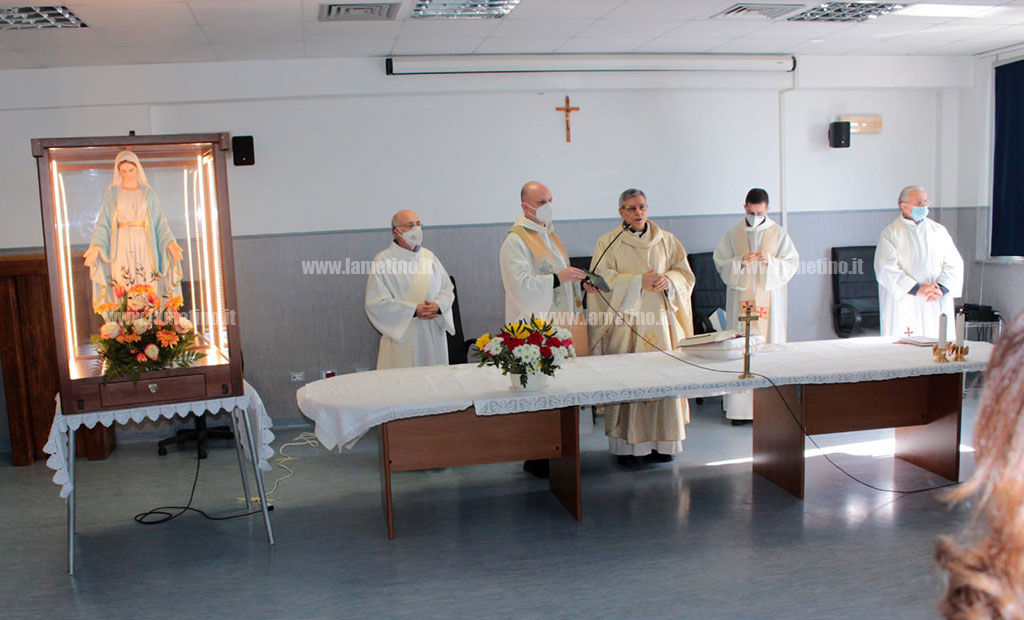 Lamezia, la Madonna pellegrina della Medaglietta Miracolosa fa tappa all’ospedale