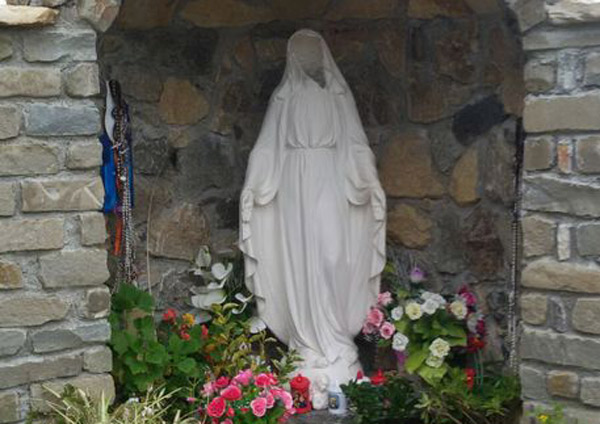 Sfigurata Madonnina di Medjugorie al parco della Biodiversità, Bruno: "Rabbia e sdegno"