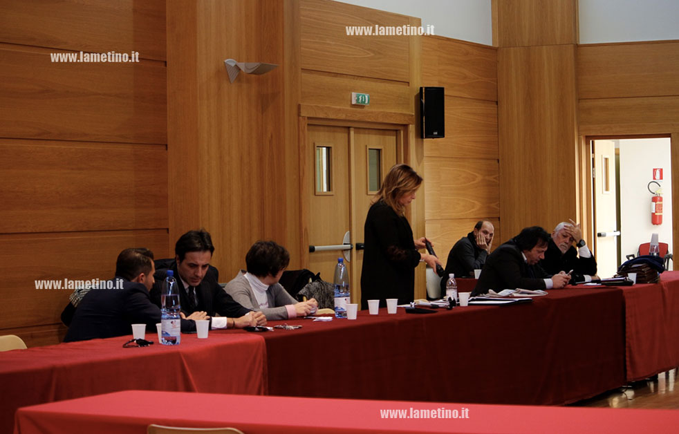 Lamezia: l’ultimo consiglio comunale dell’anno finisce nel caos, fratture nella maggioranza