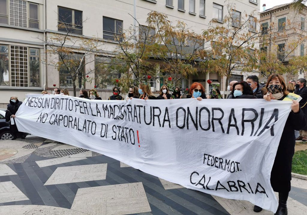 magistrati-onoarari-3.jpg