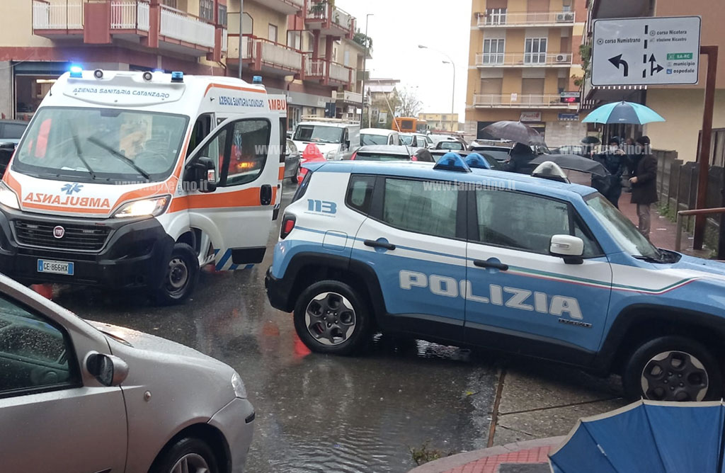 Lamezia, uomo accusa malore in via Aldo Moro: intervento del 118 e della polizia