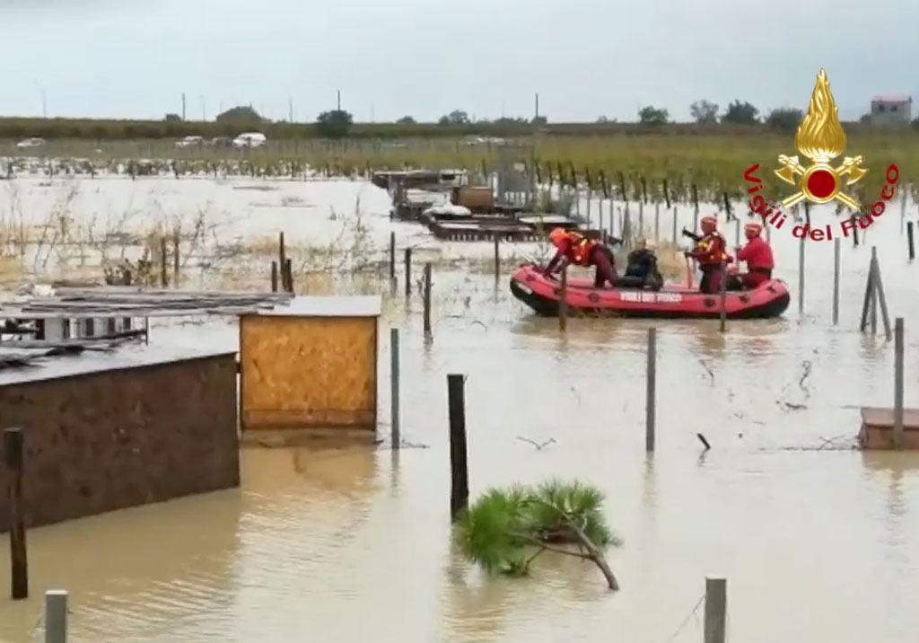 Calabria flagellata dal maltempo: allagato anche canile a Cirò, animali in salvo - VIDEO