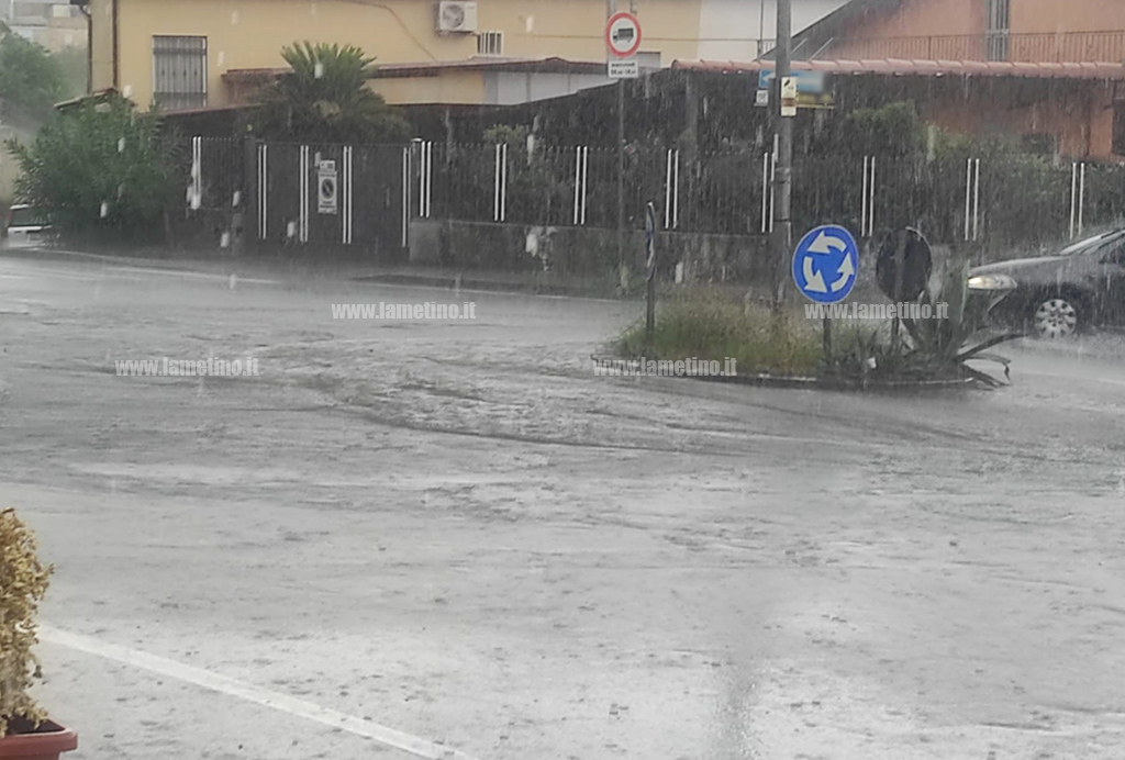 Weekend di maltempo, allerta arancione anche nel Lametino e rossa su Calabria Ionica