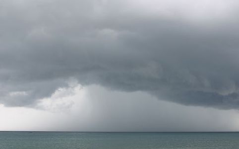 Ieri primi tuffi al mare in Calabria, oggi in arrivo pioggia e temporali