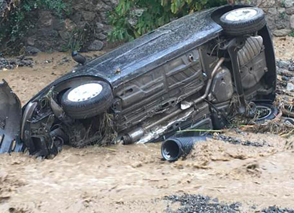 Maltempo: torrenti in piena nel reggino, auto trascinate 