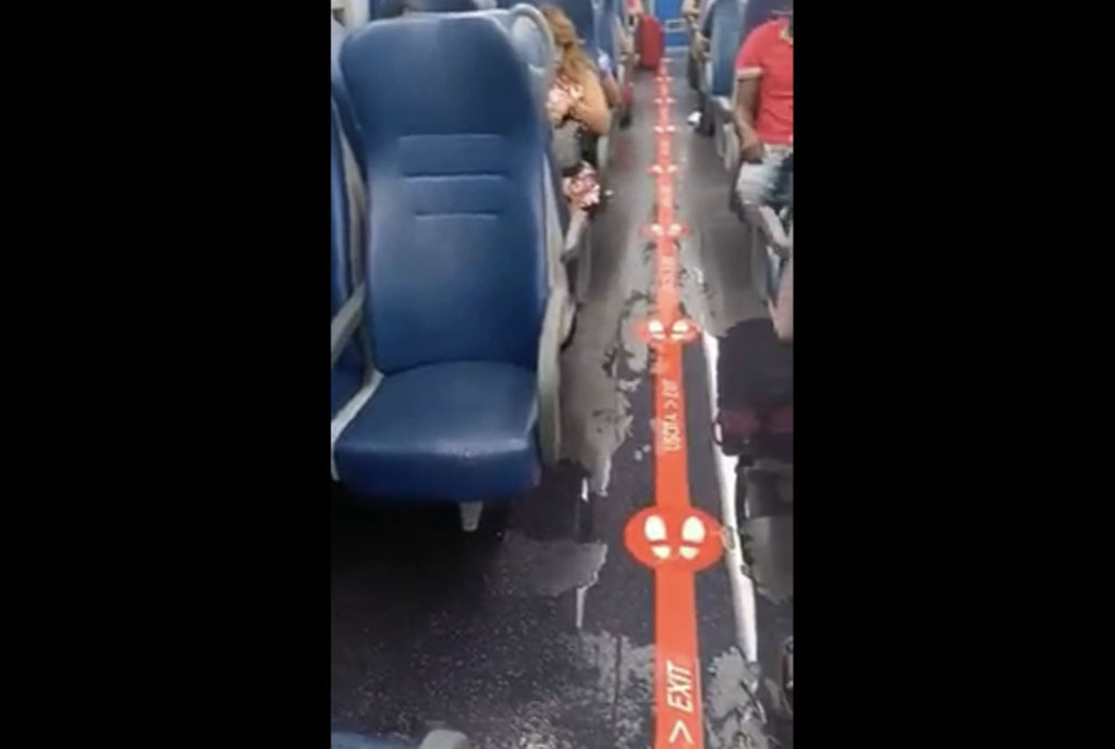Maltempo in Calabria, pioggia provoca allagamento di un treno costretto a fermarsi a Paola