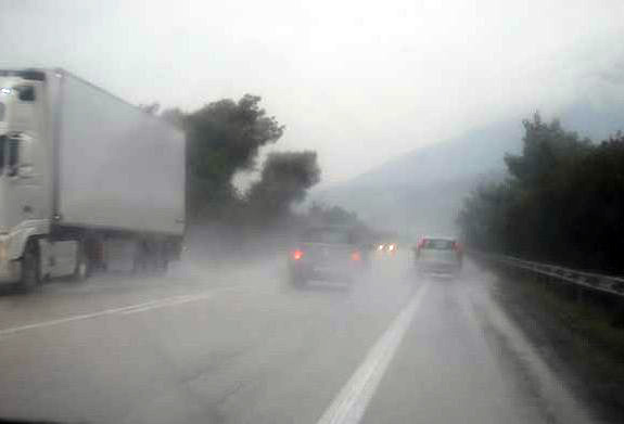 Maltempo su tutta la Calabria, case allagate e automobilisti in difficoltà