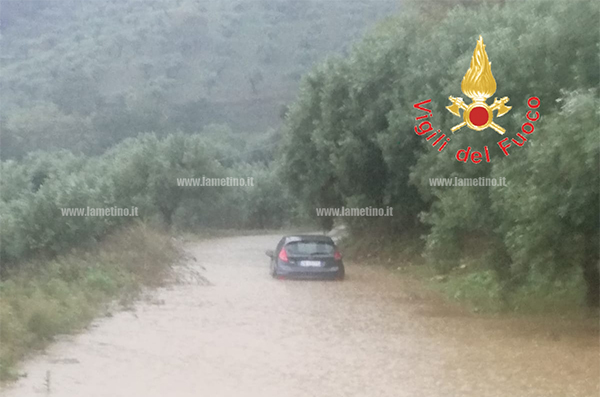 Lamezia, finita emergenza maltempo ora è conta dei danni: più di 100 interventi per frane, salvataggi e allagamenti