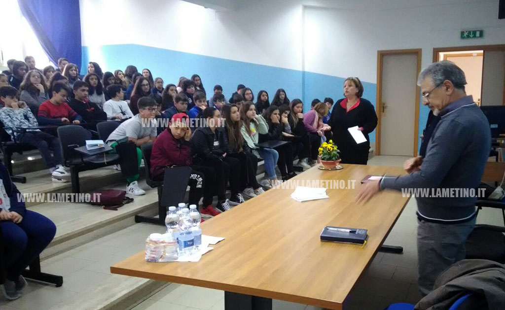Lamezia, Rocco Mangiardi incontra gli studenti del Manzoni Augruso: "Rifarei altre mille volte la stessa scelta"