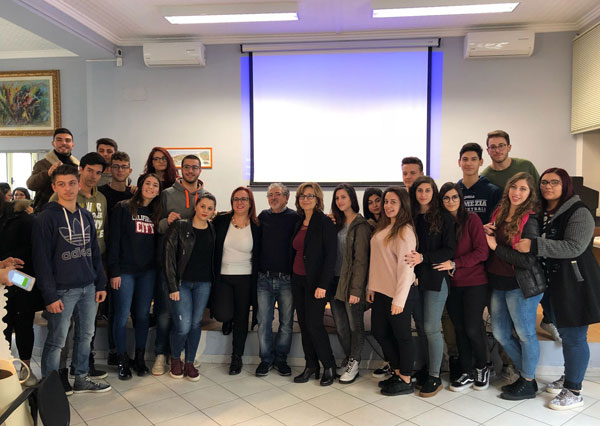 Lamezia, Mangiardi incontra studenti dell'Ite De Fazio