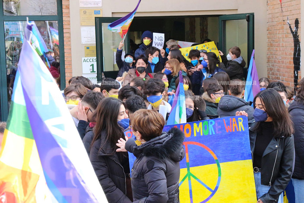 manif-pace-lamezia-1232211e73e_24700.jpg