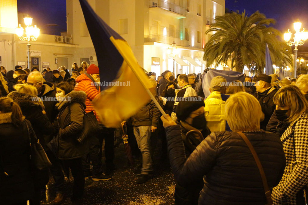 manif-ucraina-lamezia-sera6503ea2030_6efb4.jpg