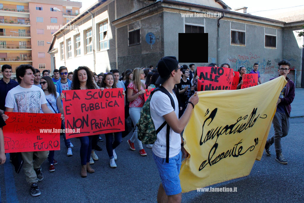 manifesstazione-studenti-12-maggio-2015-bis.jpg