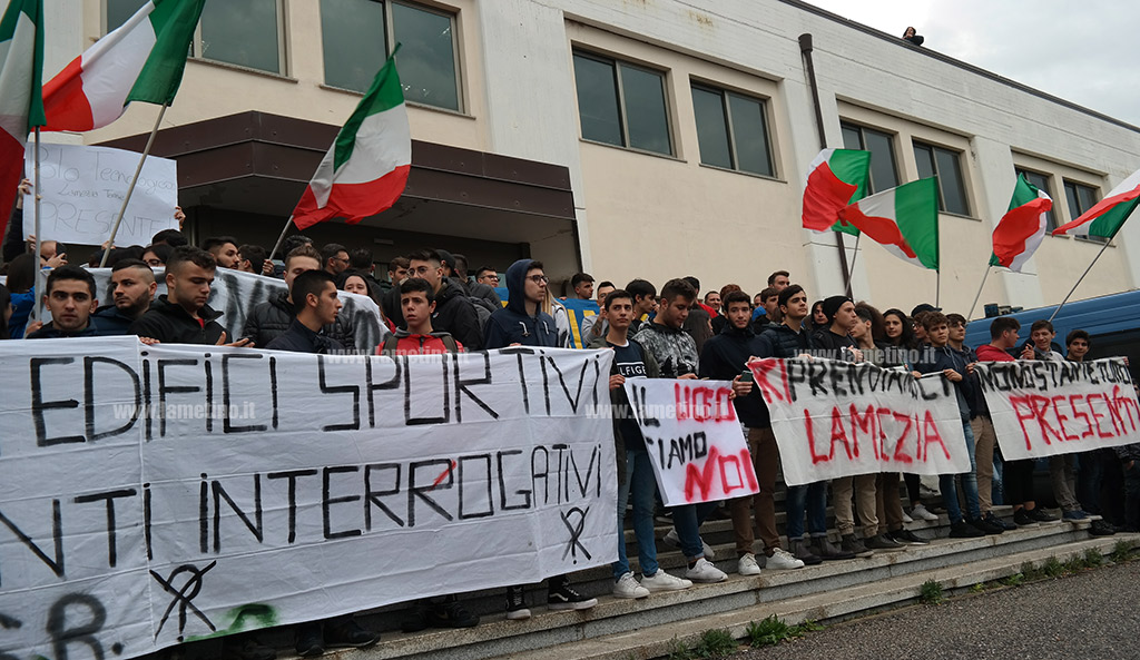 manifest-lamezia-161118-10.jpg