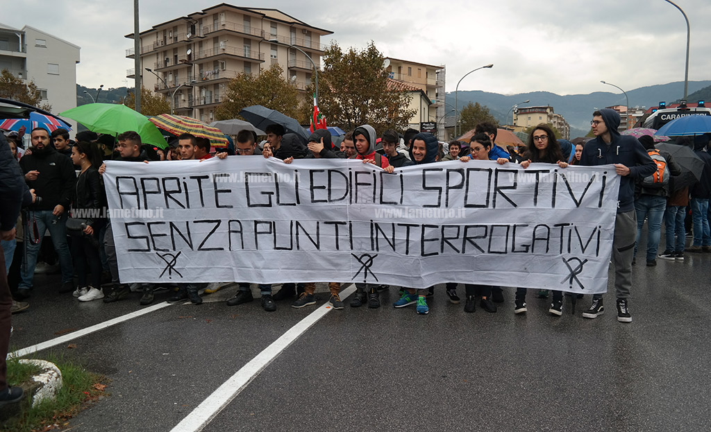 manifest-lamezia-161118-4.jpg