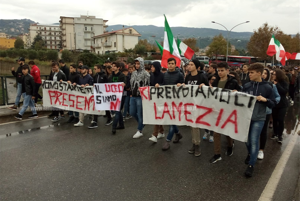 manifest-lamezia-161118-6.jpg