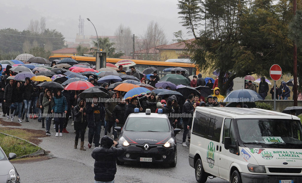 Lamezia, Comitato ringrazia studenti: “Loro il cuore della manifestazione contro chiusura impianti sportivi”
