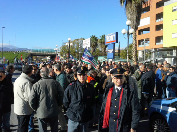 Calabria: sindacati in piazza per maggiori impegni nella legge di Stabilità