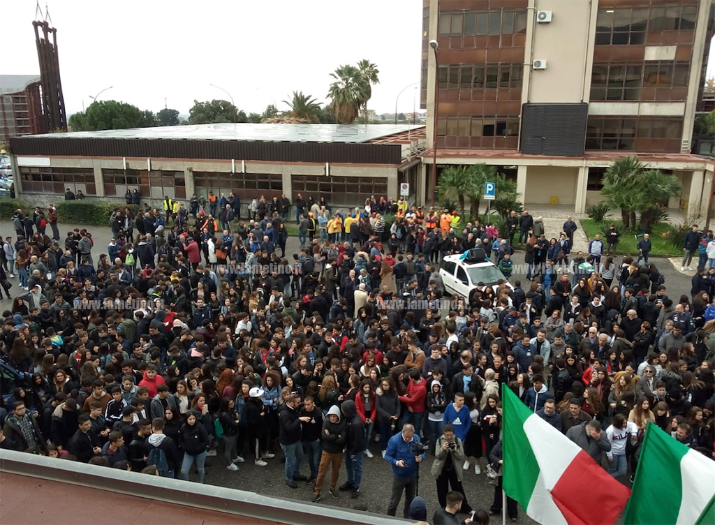 manifestaz-lamezia-161118-11.jpg