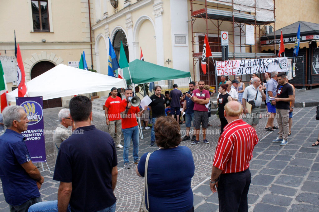 manifestazione-gianturco-luglio-lamezia.jpg