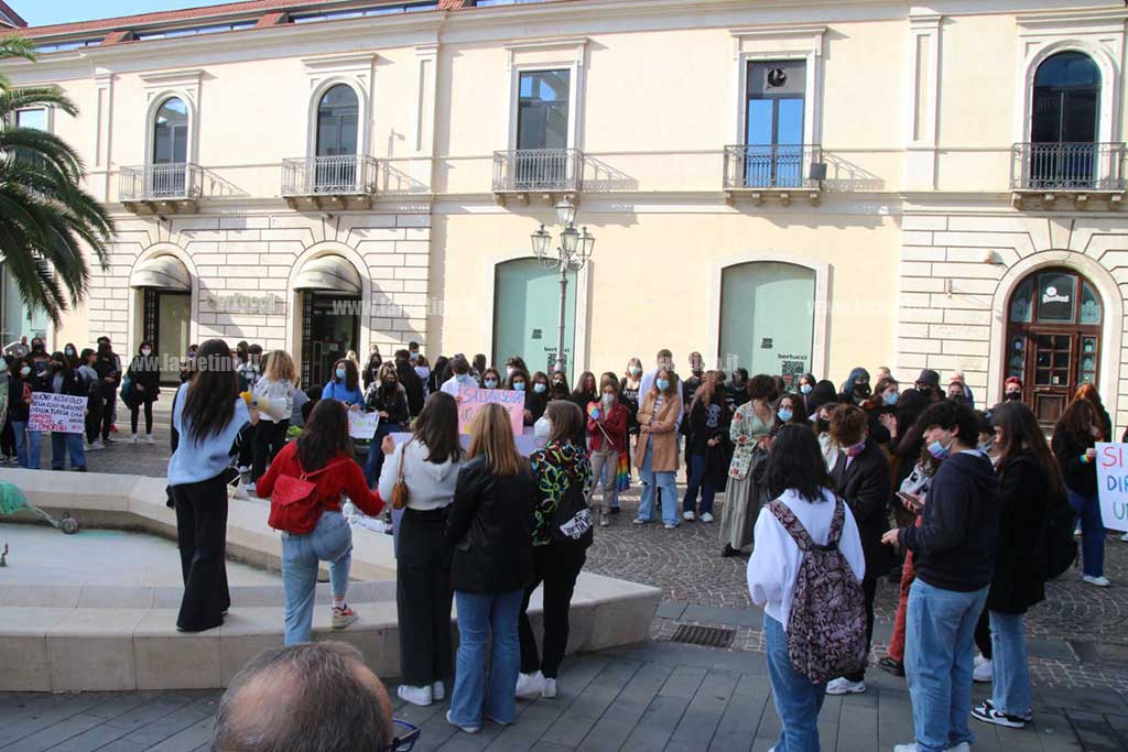 manifestazione-lamezia-23-novembre-21d42_cbc55.jpg