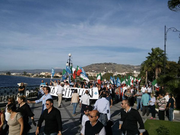 Immigrazione: A Reggio Calabria corteo FdI contro 'Mare Nostrum' 