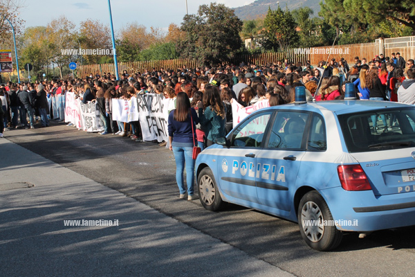 manifestazione-studenti-pro-ospedale-lamezia-4.jpg