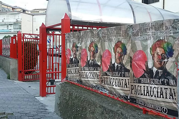 Lamezia, Blocco Studentesco affigge manifesti contro “Buona Scuola”